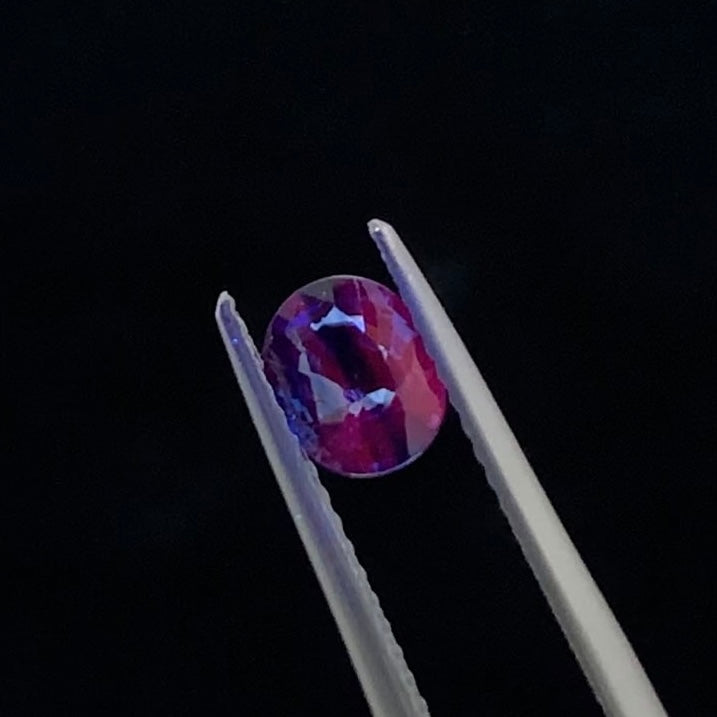 ブルーサファイア UV蛍光あり| 6.2mm × 5mmx 2.9mm
0.78CT