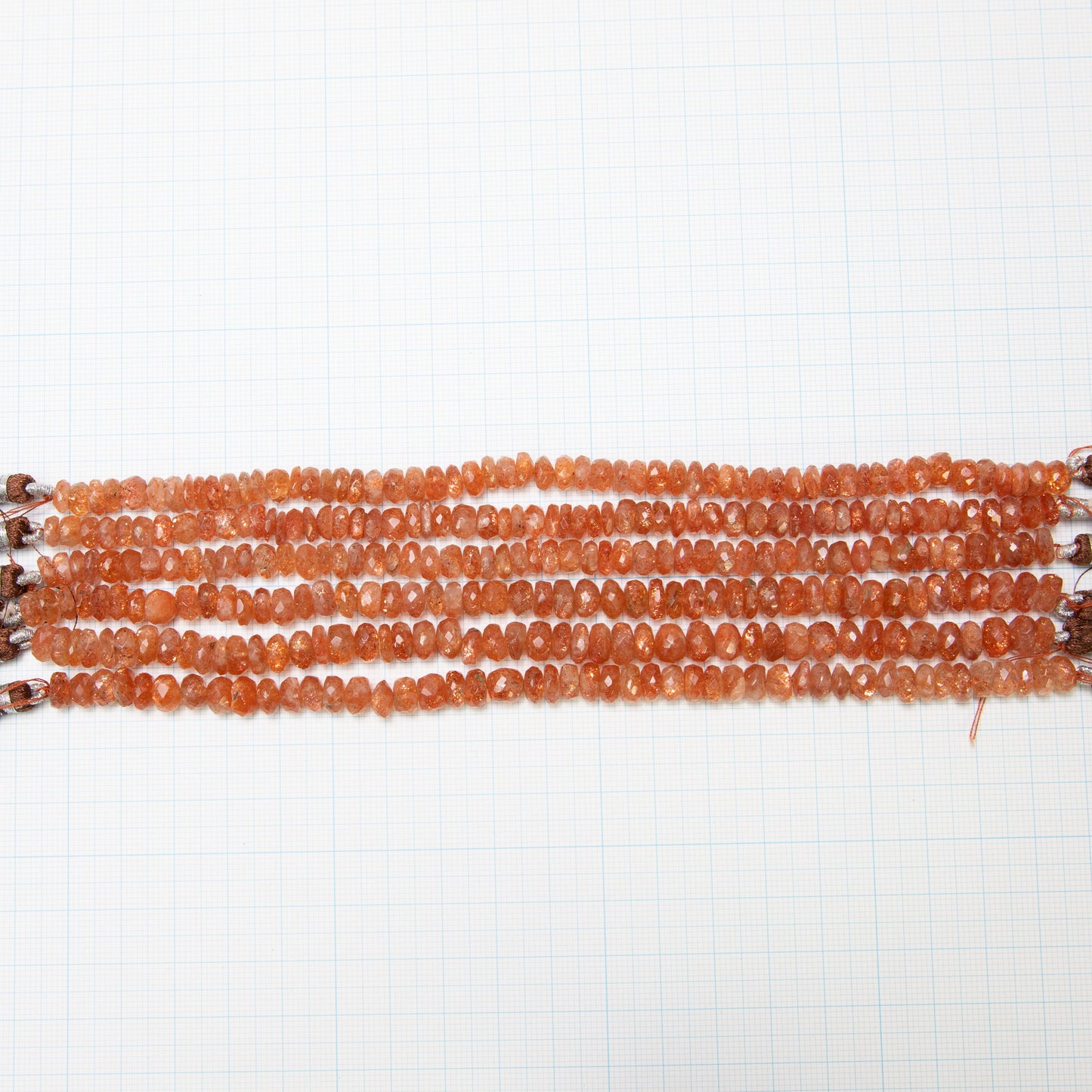 【250027】サンストーンボタンカット2~6mm x 6~7.5mm(1連19cm)