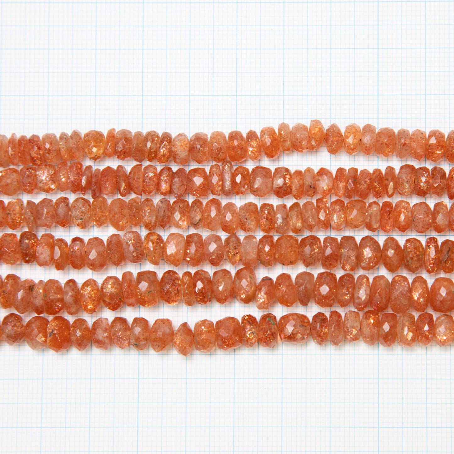 【250027】サンストーンボタンカット2~6mm x 6~7.5mm(1連19cm)