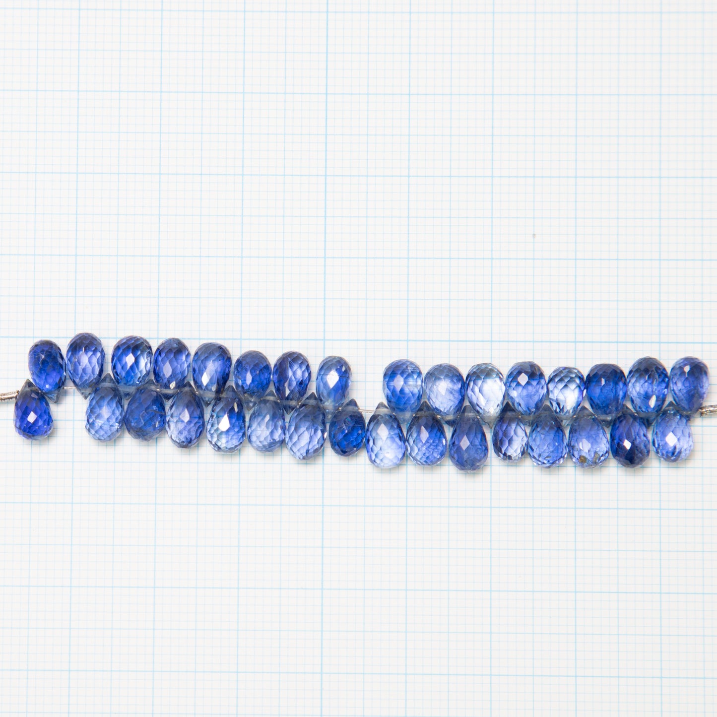 【250039】極み!明るめカイヤナイトドロップカット 約7~7.5×4~4.5㎜ (1連8cm)