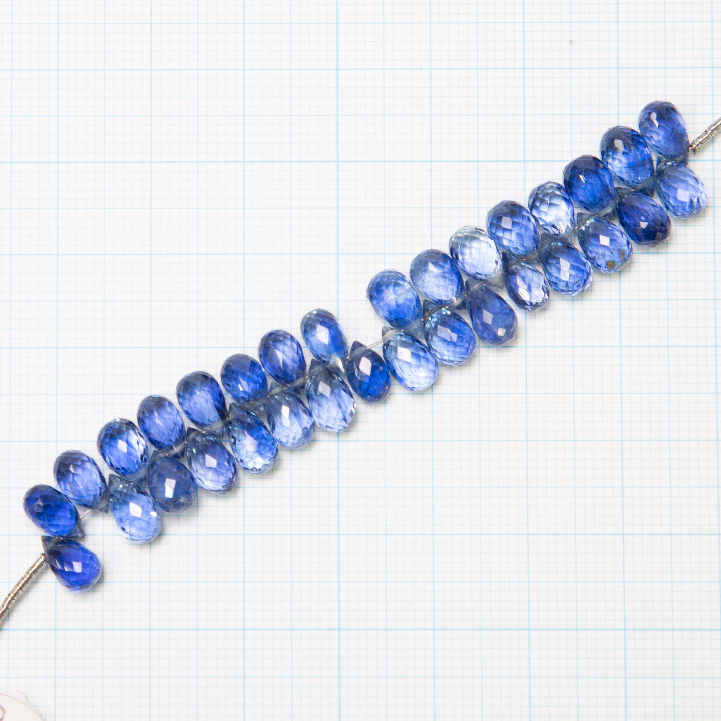【250039】極み!明るめカイヤナイトドロップカット 約7~7.5×4~4.5㎜ (1連8cm)