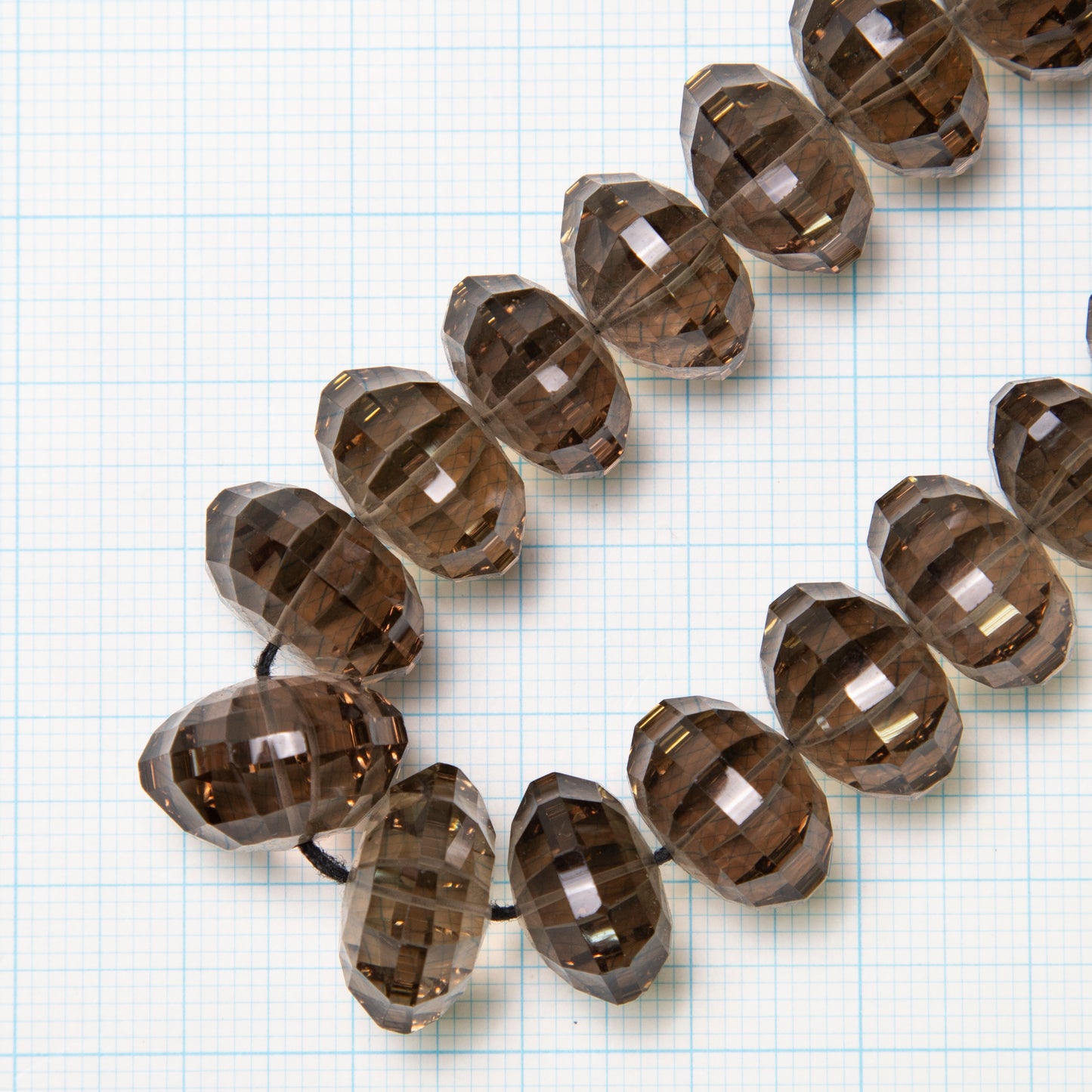 【250072】BIG!スモーキークォーツファンシー極み 約7.7~9.5㎜×11.5~15.5mm