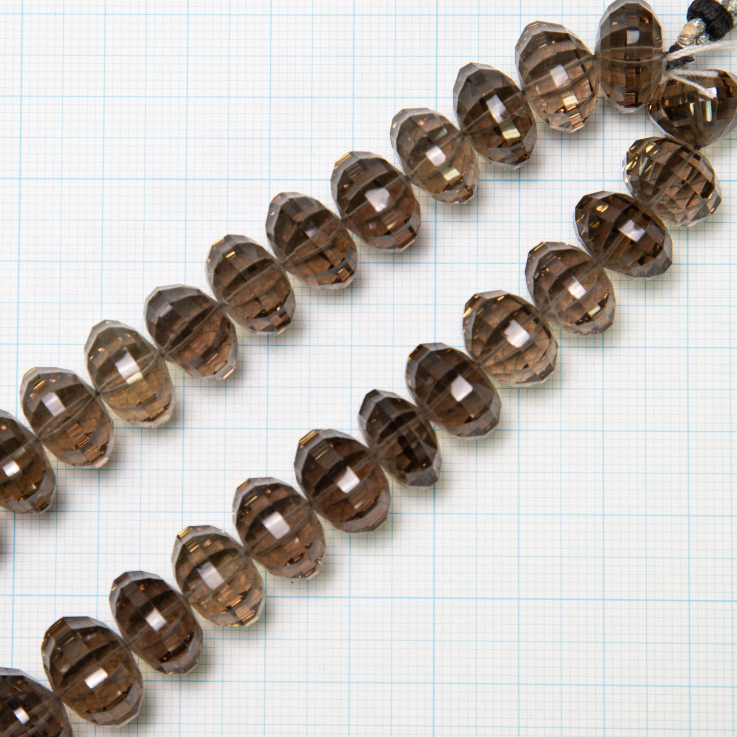 【250072】BIG!スモーキークォーツファンシー極み 約7.7~9.5㎜×11.5~15.5mm