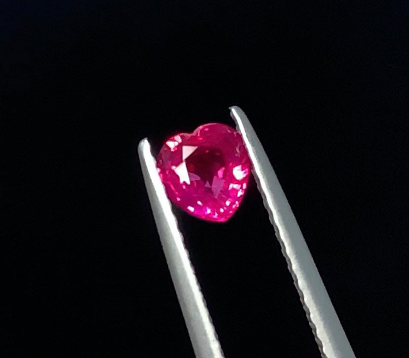 ルビー(ハートシェイプ)| 4.8mm × 4.5mmx 2.4mm0.45CT 商品番号R03