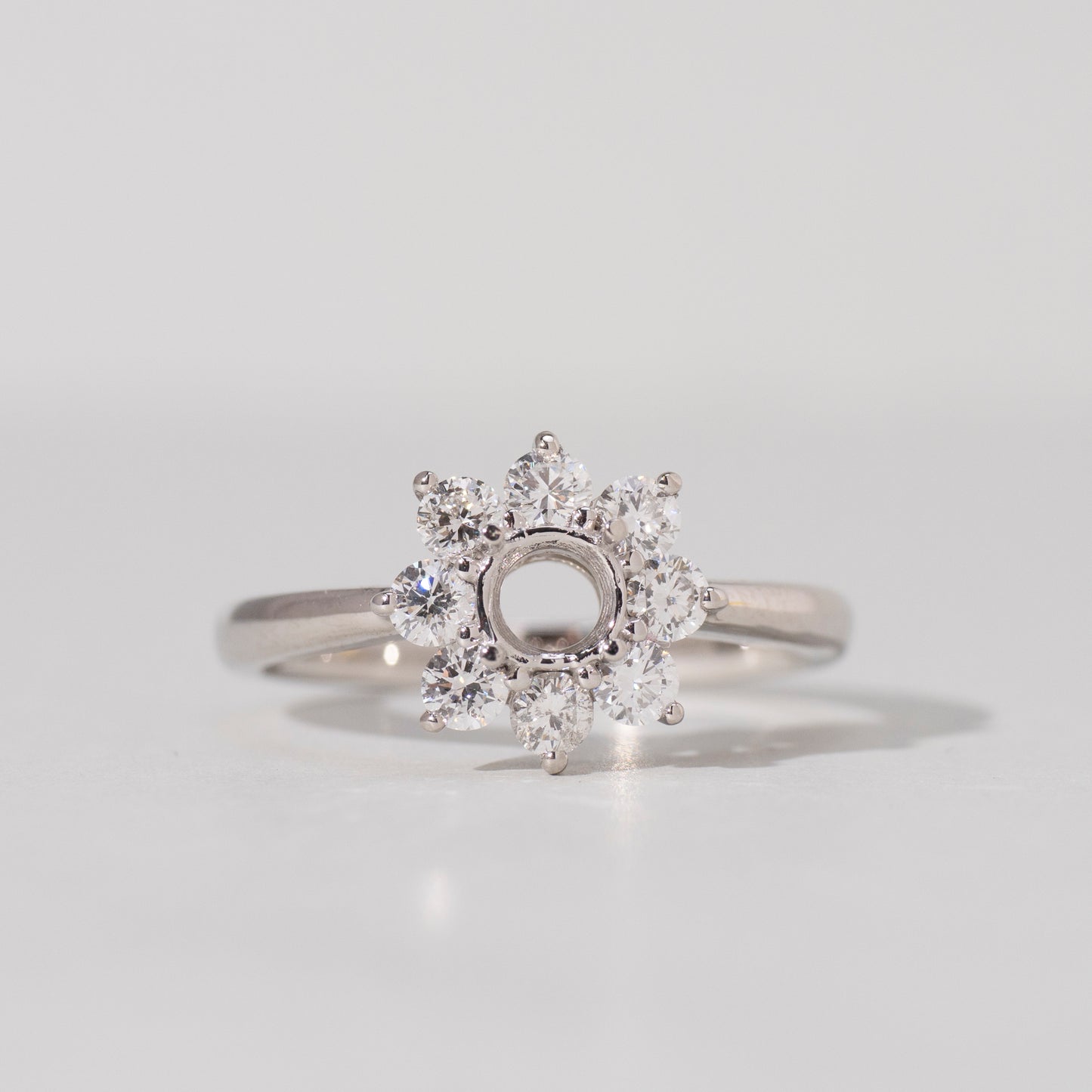 RDR430001ラウンド枠0.3ct(4.3mm) 取り巻き2.5mm=8pcs