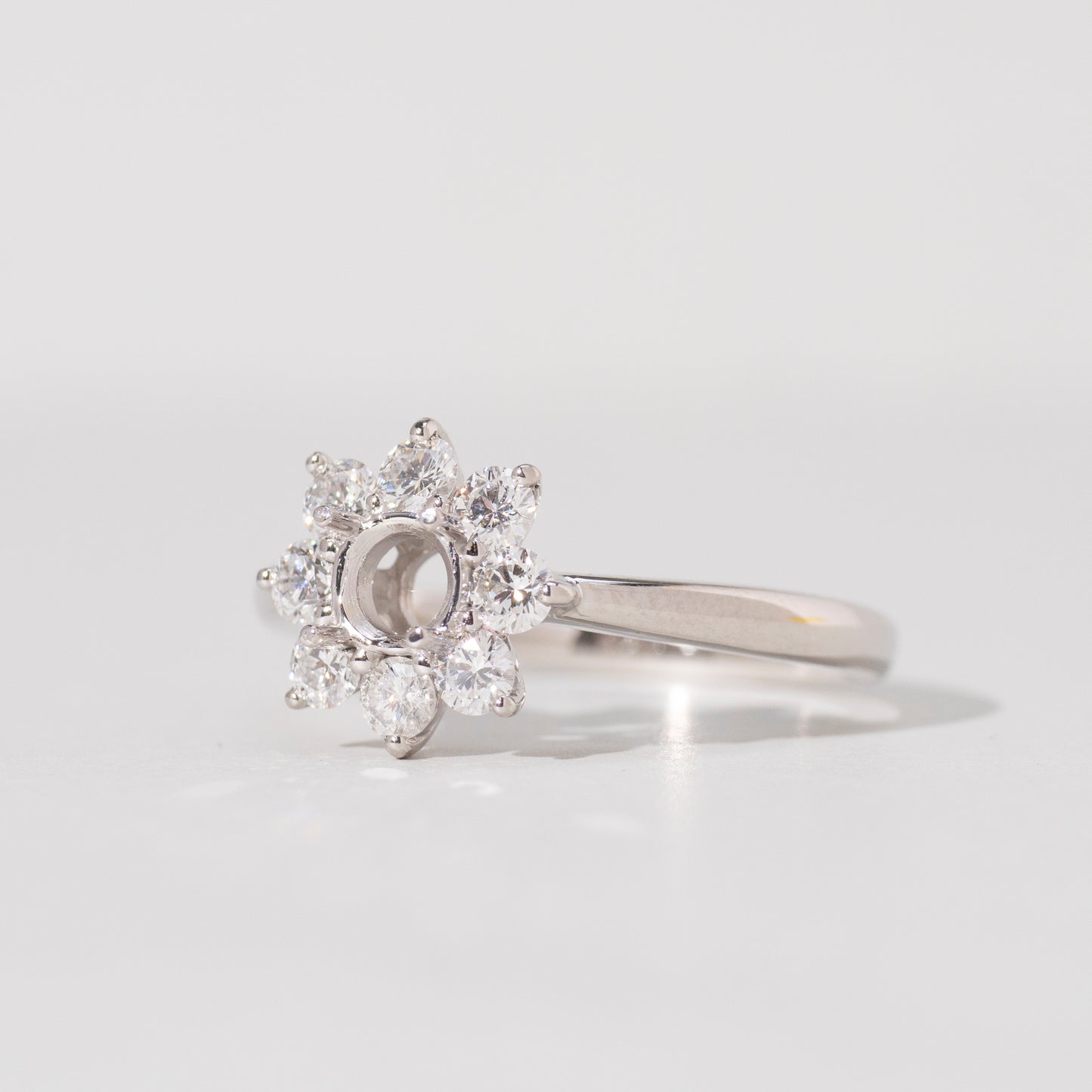 RDR430001ラウンド枠0.3ct(4.3mm) 取り巻き2.5mm=8pcs