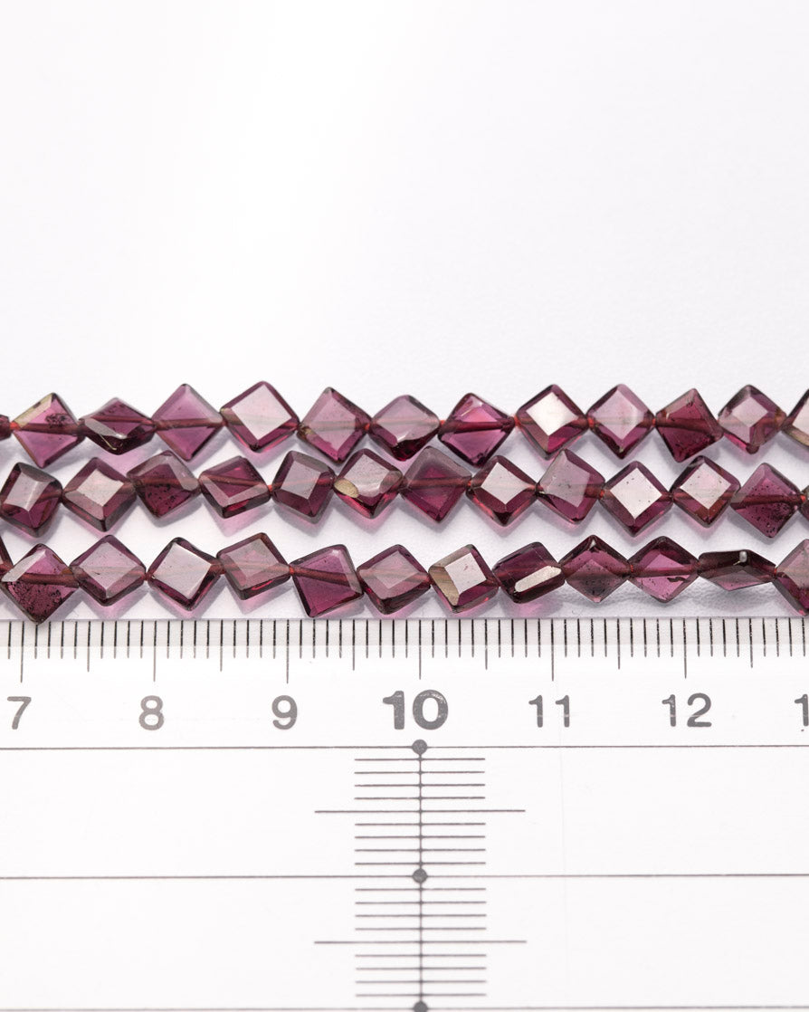 ロードライトガーネット スクエアファセット 4×4mm(±1mm)【1027】