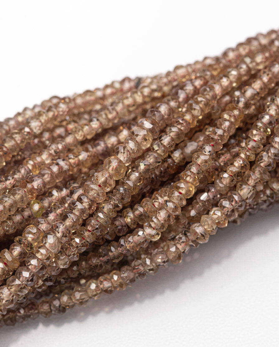 【1142】ナチュラルジルコン ボタンカット 2.5mm(±1mm)