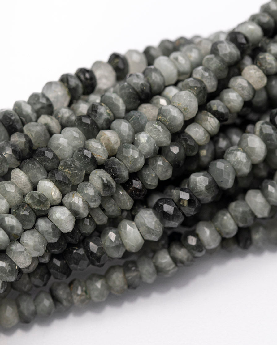 インドキャッツアイ ボタンカット 4~4.5mm(±1mm)【1178】