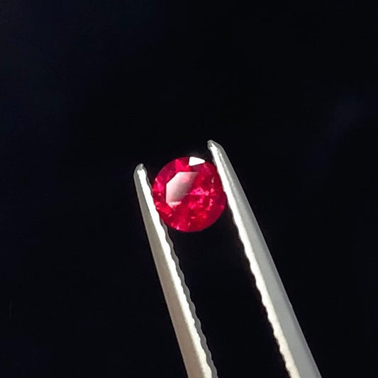 ルビー| 3.6mm × 3.6mmx 2.2mm
0.22CT 商品番号R04